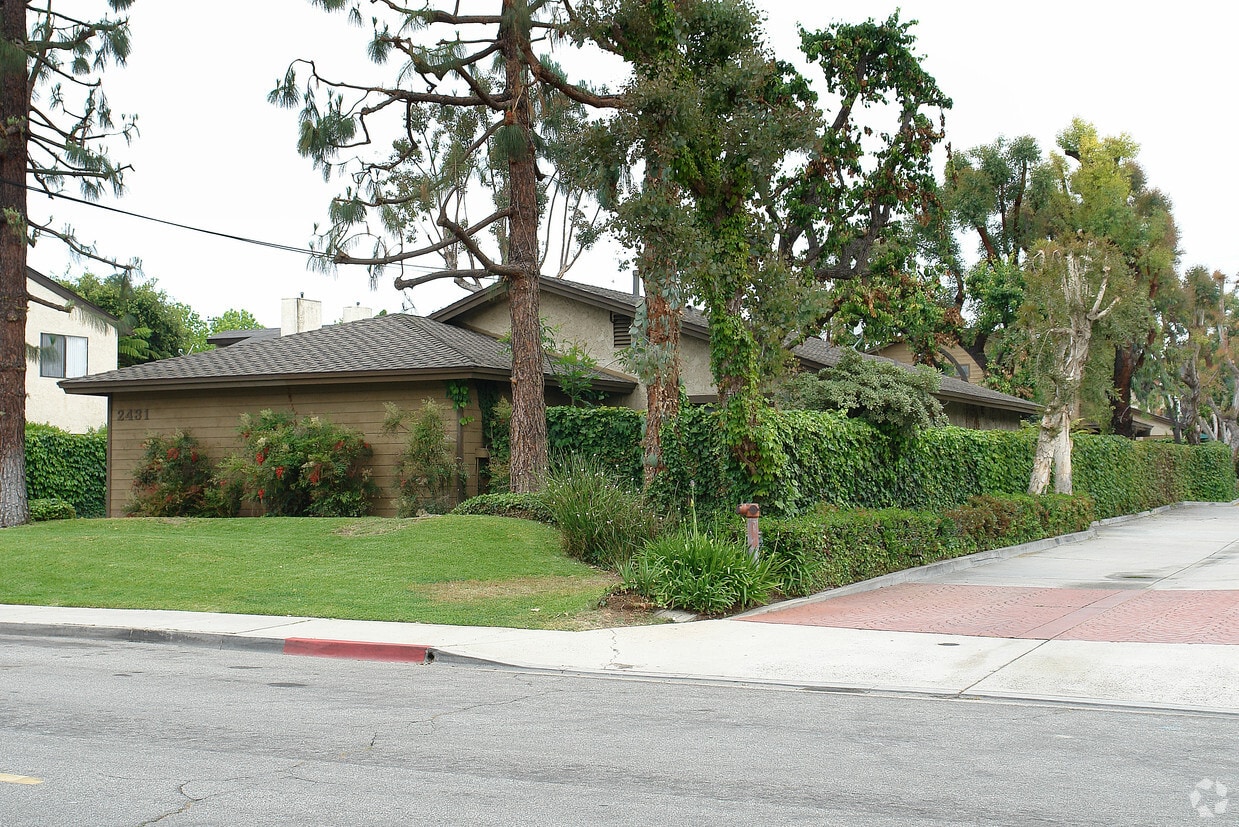 Building Photo - 2431 Orange Ave