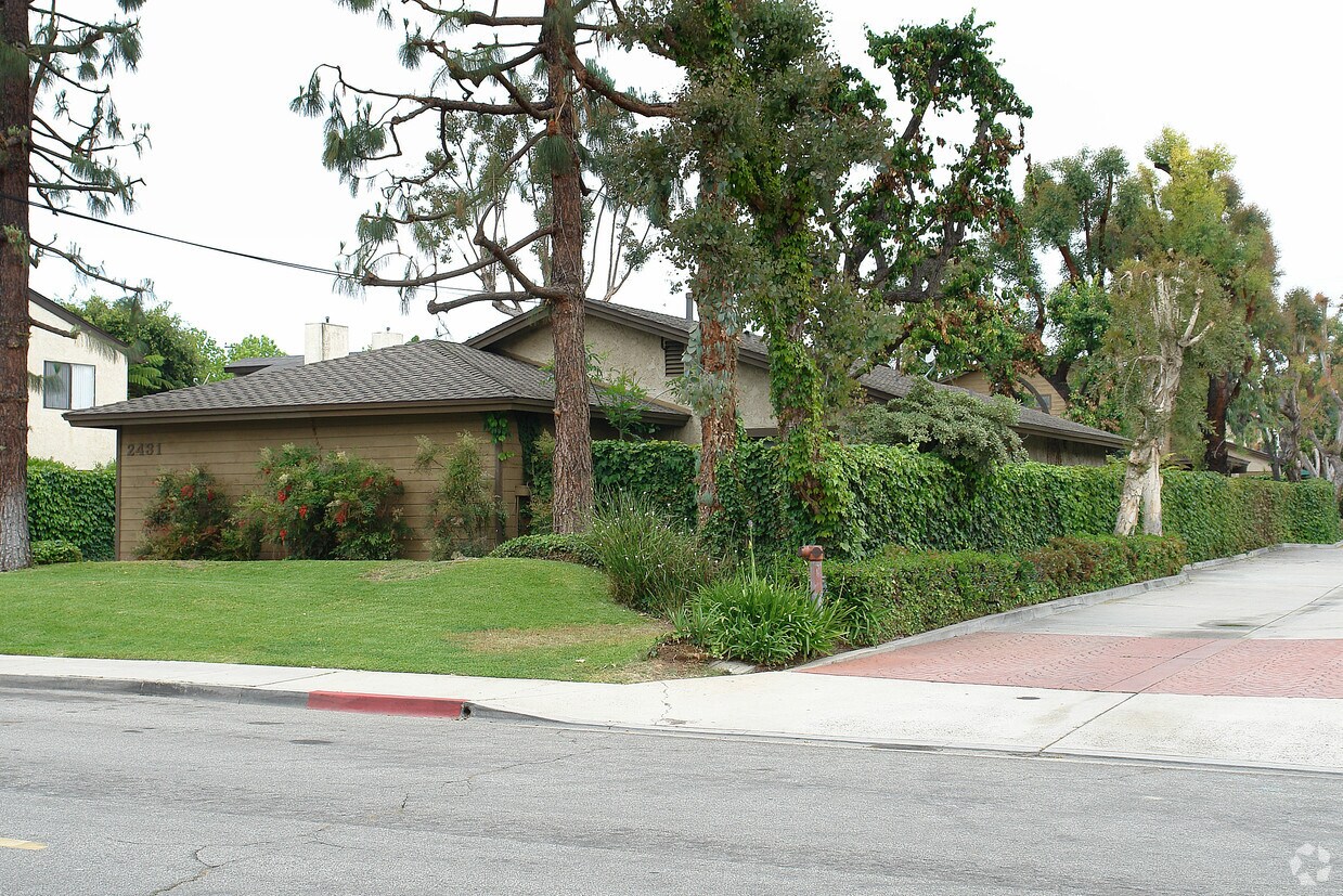 Foto del edificio - 2431 Orange Ave