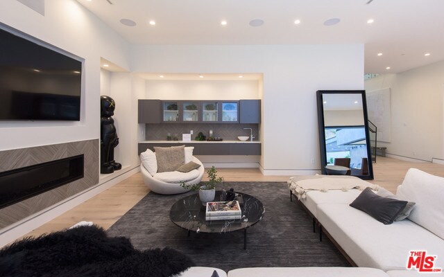 Foto del edificio - 2145 Nichols Canyon Rd