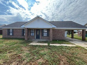 Building Photo - 1030 Simpson Cove