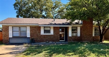 Building Photo - 2825 San Miguel Dr