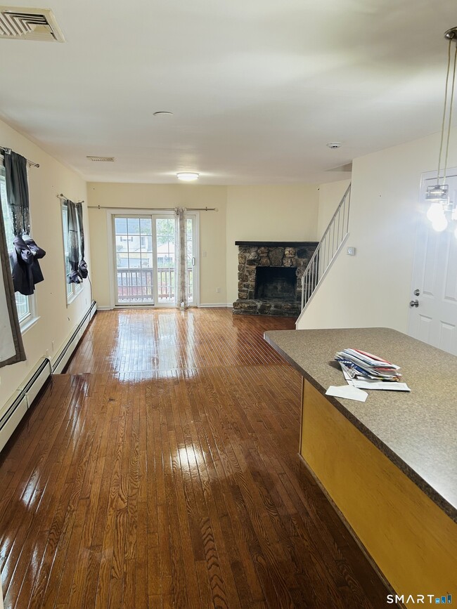 Building Photo - 82 Sunrise Ave