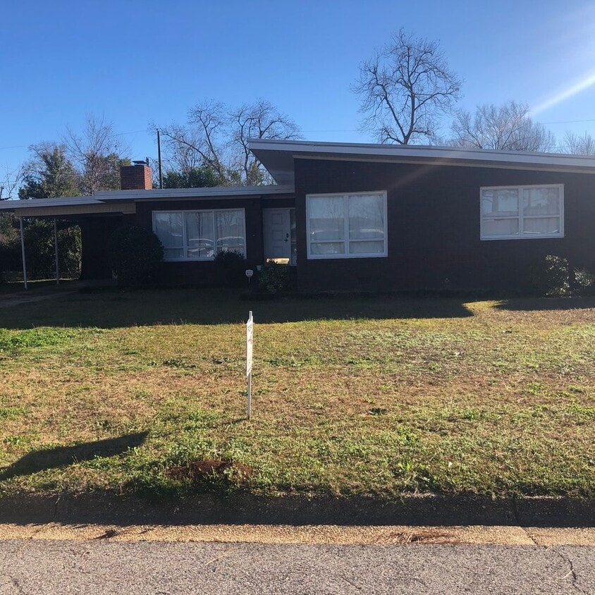 4 Bed / 2.5 Bath - 4 Bed / 2.5 Bath