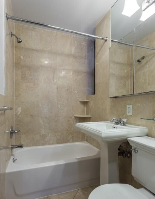 Foto del edificio - 326 E 35th St