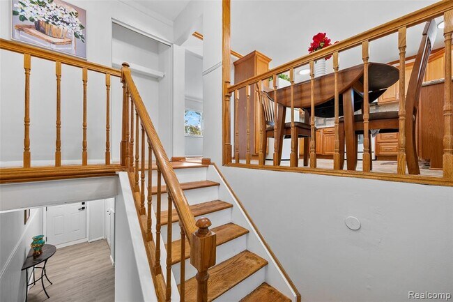 Building Photo - 2268 Serra Dr