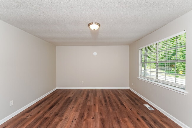 Building Photo - 1684 Brewster Rd