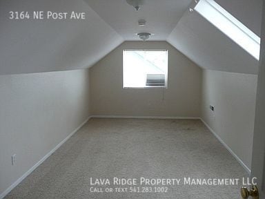Foto del edificio - 3164 NE Post Ave