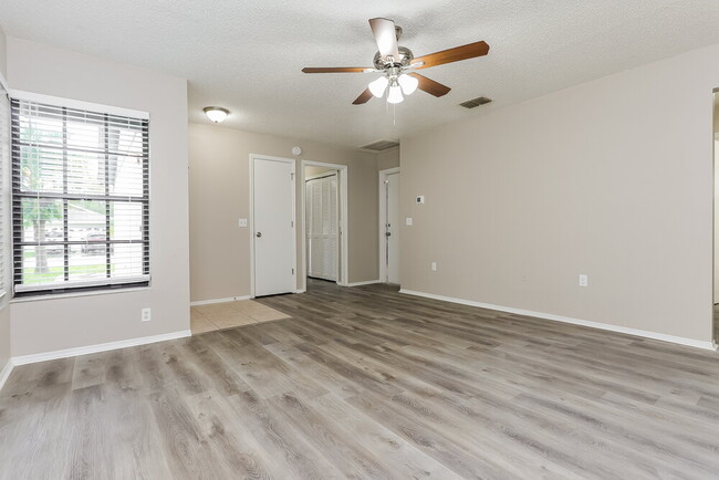Building Photo - 1372 Bramblewood Dr