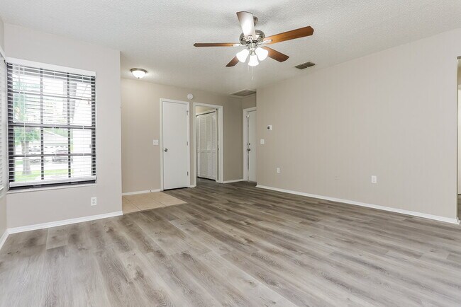 Foto del edificio - 1372 Bramblewood Dr