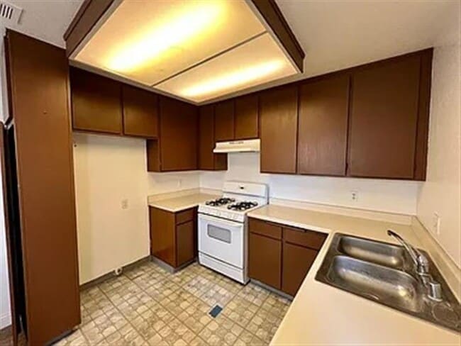 Building Photo - 2665 Shadow Hills