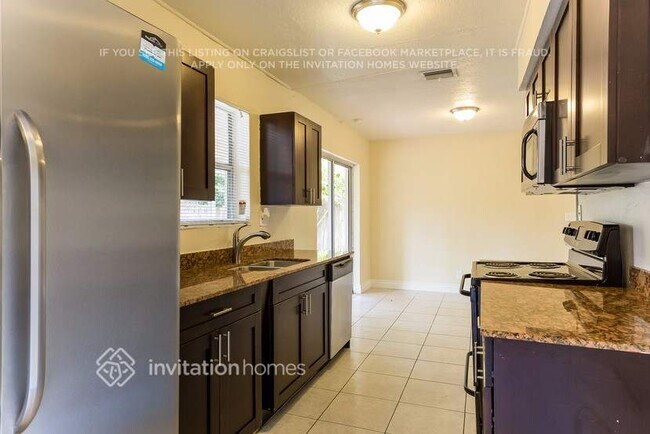 Foto del edificio - 1443 SW 10th St