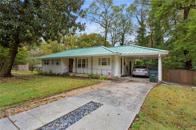 Foto del edificio - 2592 Woodacres Rd NE