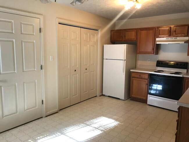 Building Photo - 540 Monticello Ave