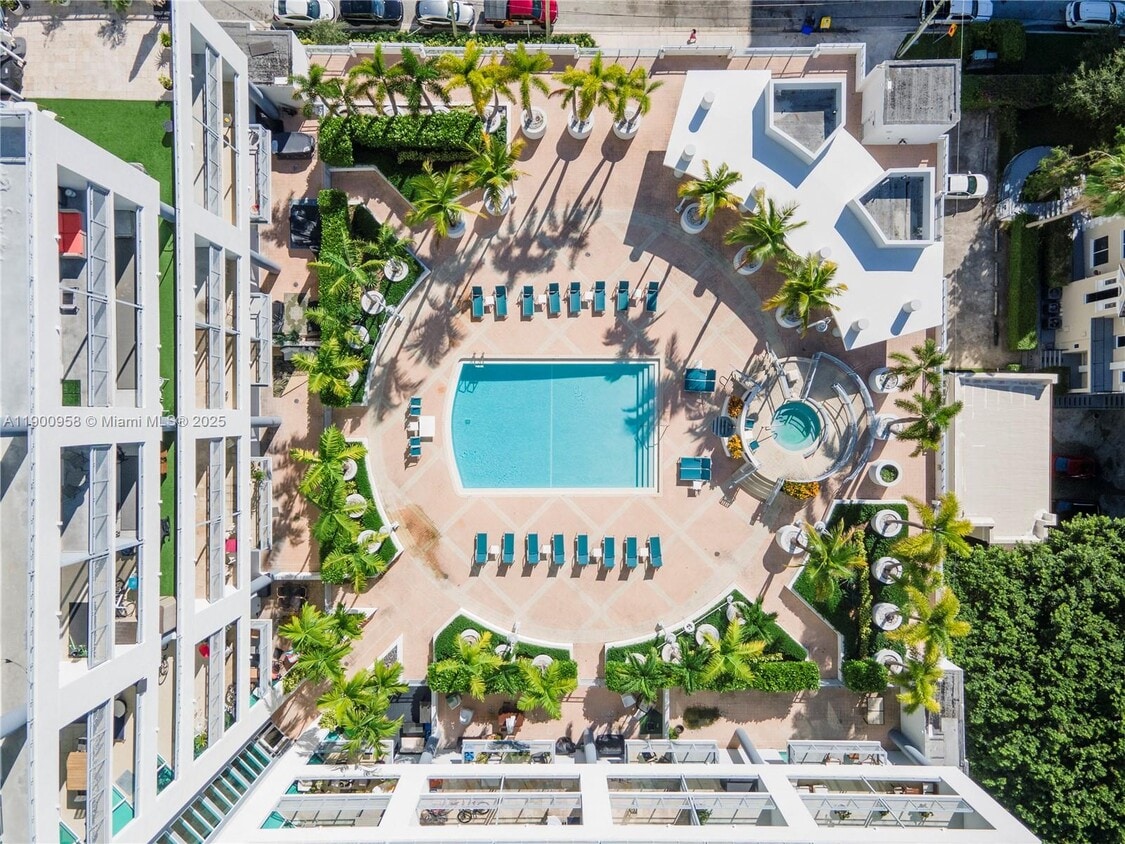 Primary Photo - 350 NE 24th St