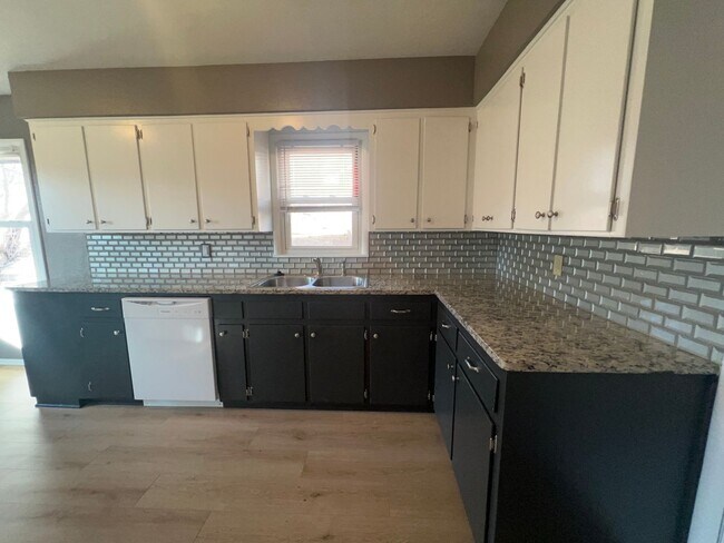 Foto del edificio - 1204 NW Carroll- AVAILABLE NOW!!