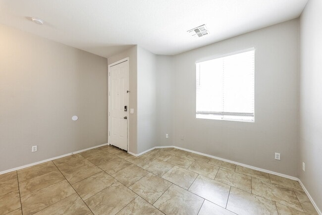 Foto del edificio - 1222 E Grove St