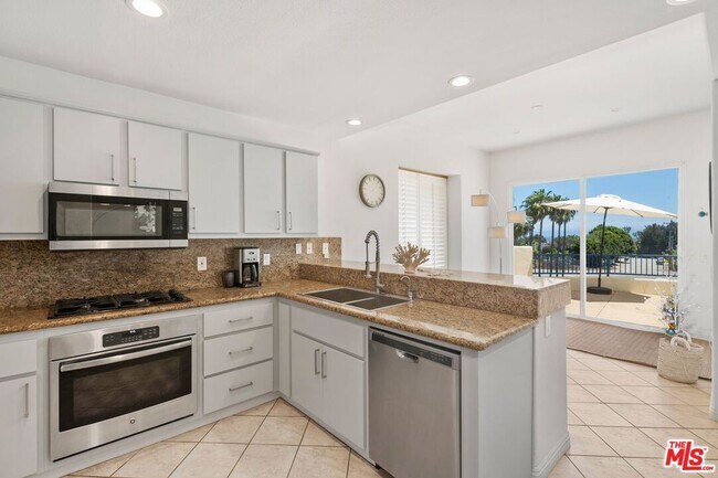 Building Photo - 6455 Zuma View Pl