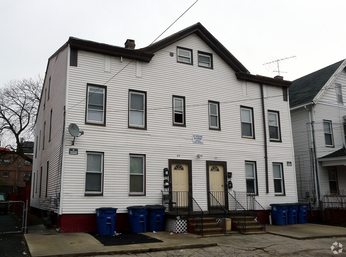Building Photo - 23 Elliott St