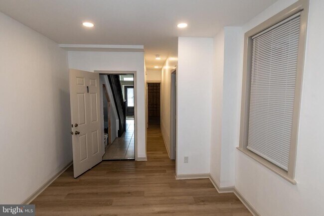 Building Photo - 907 Belmont Ave