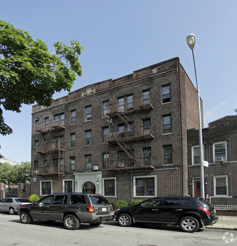 Building Photo - 271 Sullivan Pl