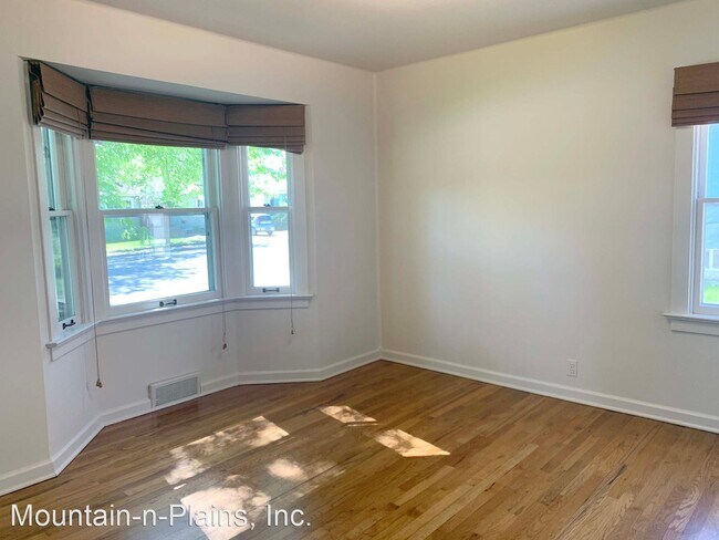 Building Photo - 3 br, 1 bath House - 401 S. Shields Street