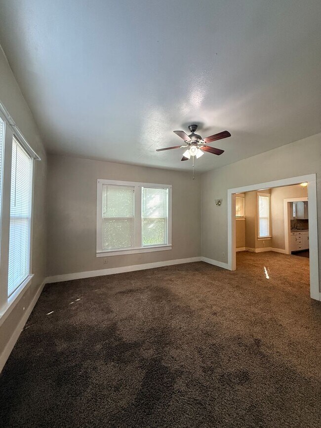 Foto del edificio - 3 Bedroom 2 Bath - Large Fenced Yard