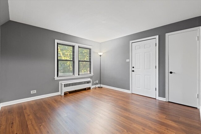 Building Photo - 2345 Ridgeland Ave