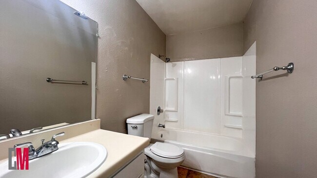 Interior Photo - 4960-4970 Auburn Drive