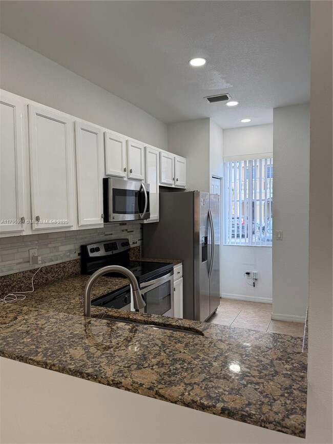 Building Photo - 1820 SW 89th Terrace