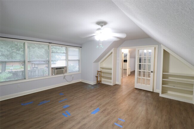 Foto del edificio - 1702 Cougar Creek