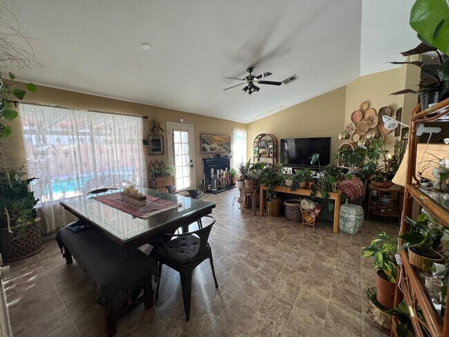 Building Photo - 5605 Red Bluff Dr