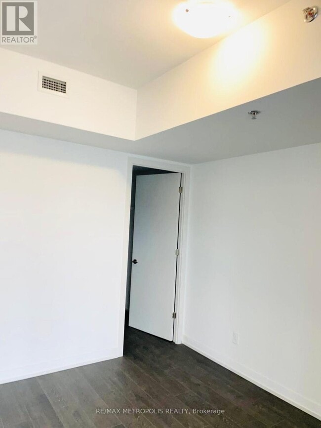 Photo du bâtiment - 2203 Kingston Rd