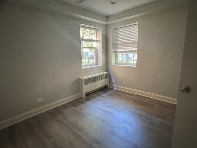 Foto del edificio - 6114 N Damen Ave