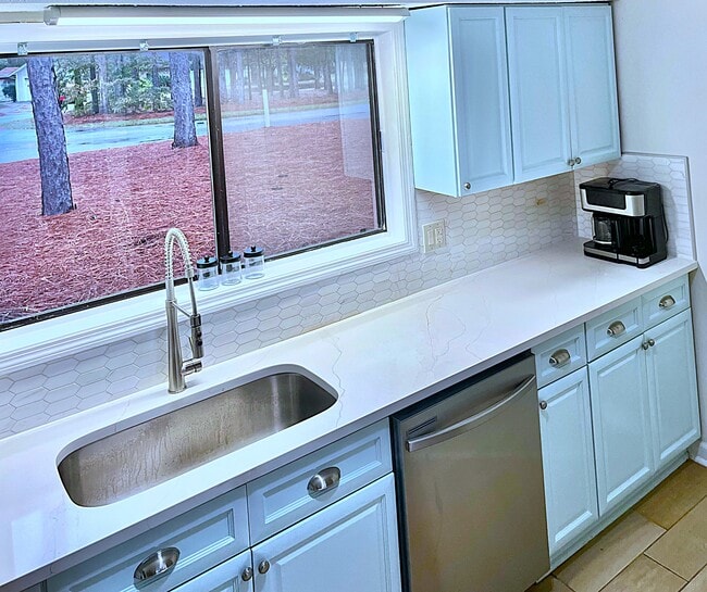 Foto del edificio - 1809 Crooked Pine Dr