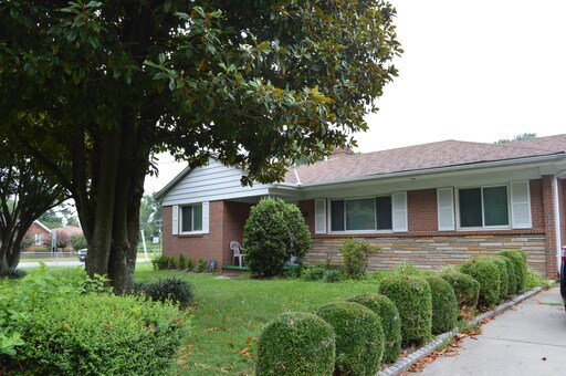 Primary Photo - 852 Brooke Rd