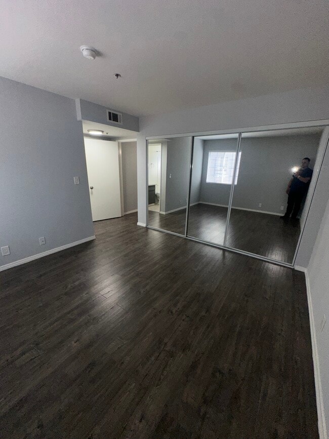 Building Photo - 8722 Burton Way