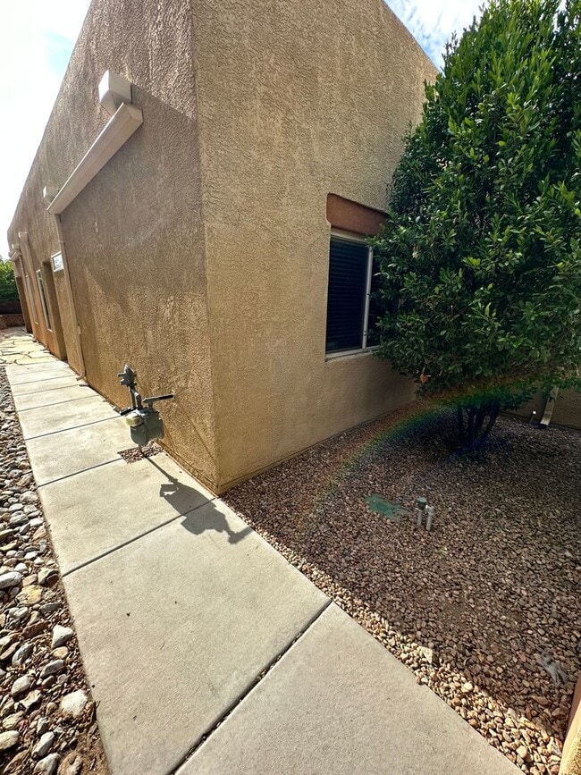 Building Photo - 2 bed 2 bath 1074 sq ft home in Sandstone ...
