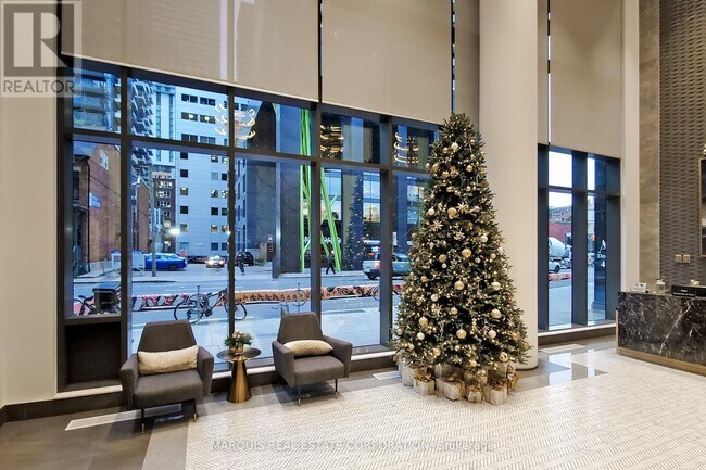 Photo du bâtiment - 330 Richmond St W