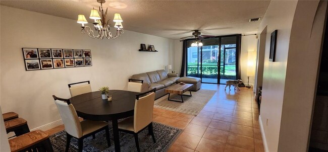 Foto del edificio - 9862 NW 1st Ct