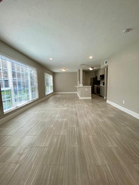 Building Photo - 2121 Fountain View Dr