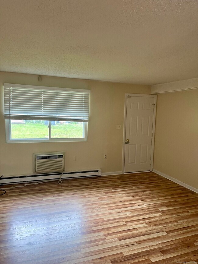Foto del edificio - 1568 Meriden Rd