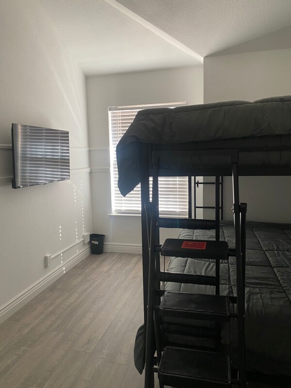 Foto del edificio - 895 Melville Ln
