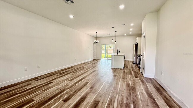 Building Photo - 1852 W Quaker Ln