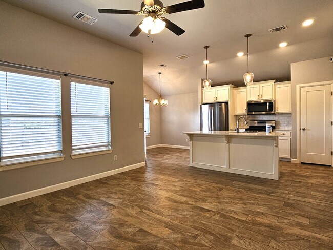 Building Photo - Come and take a look at this beautiful, we...