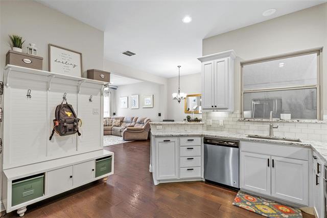 Building Photo - 4148 Riverside Dr