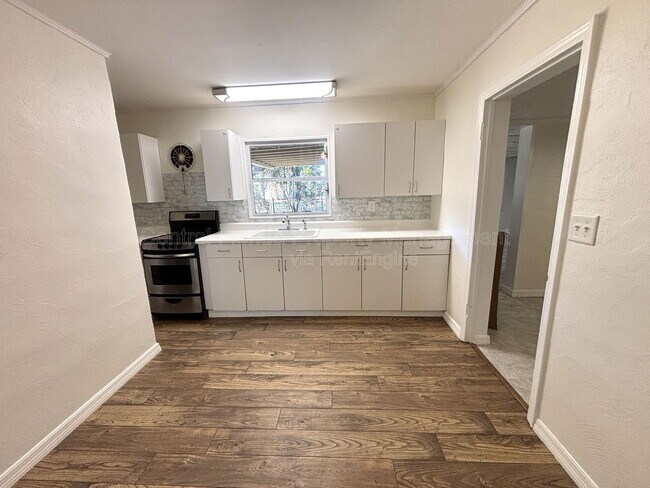 Foto del edificio - 840 Lake Ave