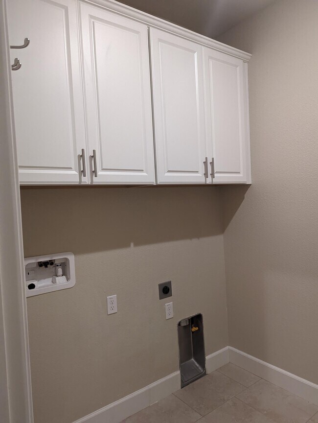 Foto del edificio - 5288 Maddux Way