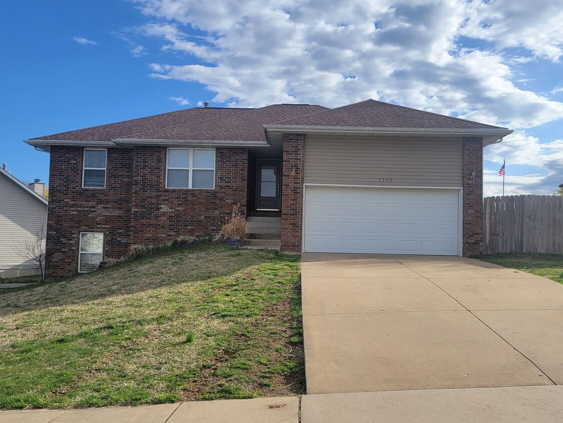 Primary Photo - 4 Bedrooms! 3 Bathroom! Finished Basement!...