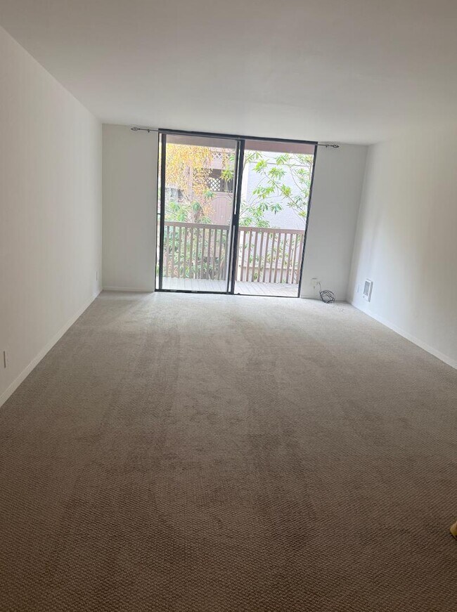 Foto del edificio - 6226 Shelter Creek Ln