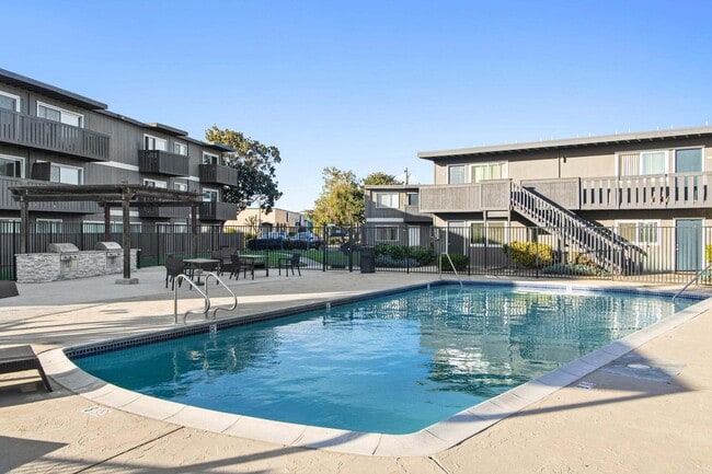 Building Photo - Pointe at Westlake